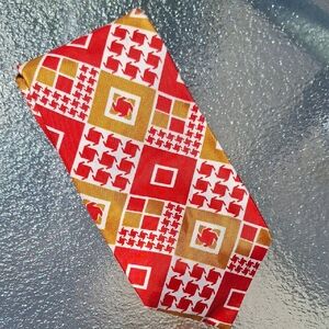 Vintage John‎ Wanamaker Vibrant Red and Gold Patterned Tie